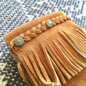 Minnetonka Tan Suede Fringe Booties US 6